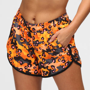 Shorts deportivos holgados con camuflaje de leopardo naranja