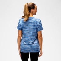 Camiseta de rendimiento con tinte espacial de mezcla azul